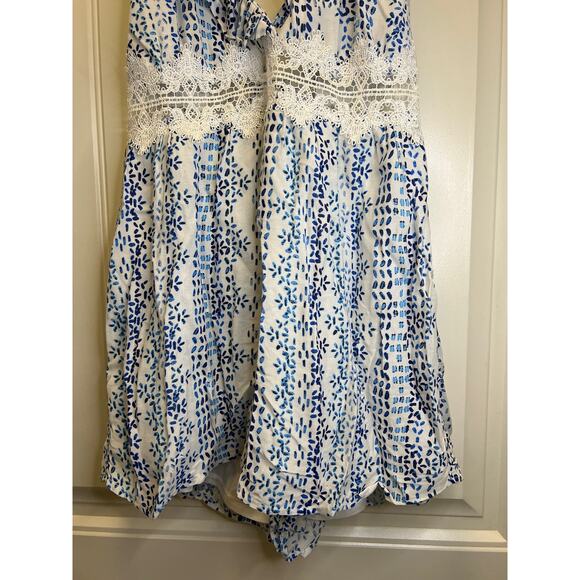 NWT En Crème Women’s Ruffle Sleeveless Print Lace Romper Size M White Blue - Picture 3 of 9
